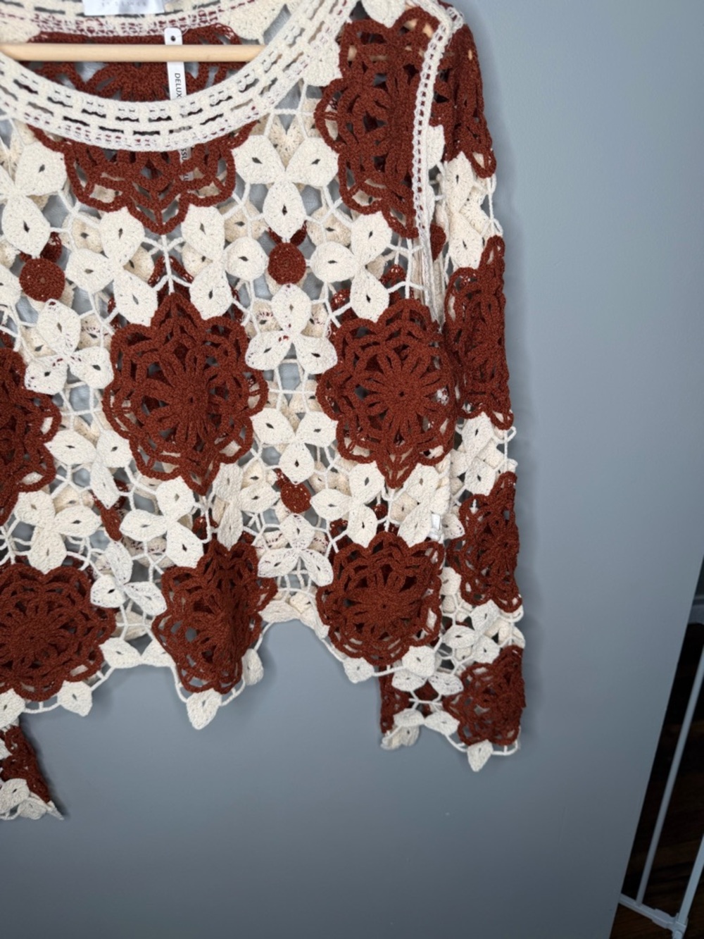 NWT Cloth by Design Boho Long Sleeve Crochet Top - Picture 5 of 10